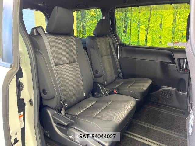 Toyota VOXY 2018-06 236374-9