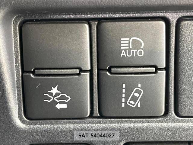 Toyota VOXY 2018-06 236374-7