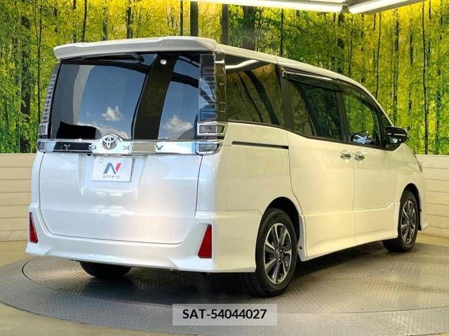 Toyota VOXY 2018-06 236374-17