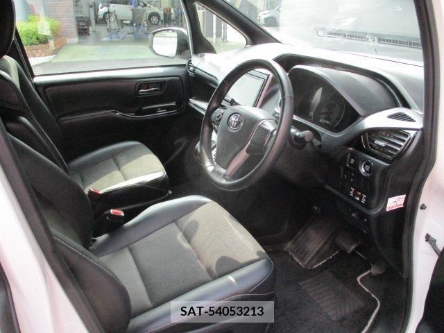 Toyota NOAH 2019-12 279471-1