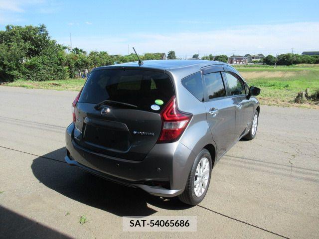 Nissan NOTE 2017-04 305376-8