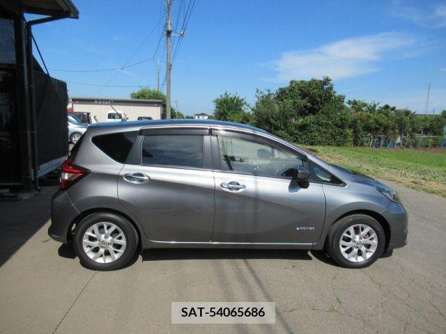 Nissan NOTE 2017-04 305376-7