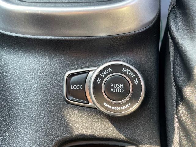 Suzuki SX4 S-CROSS 2015-03 17687-8