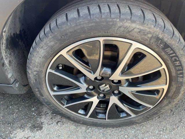 Suzuki SX4 S-CROSS 2015-03 17687-12