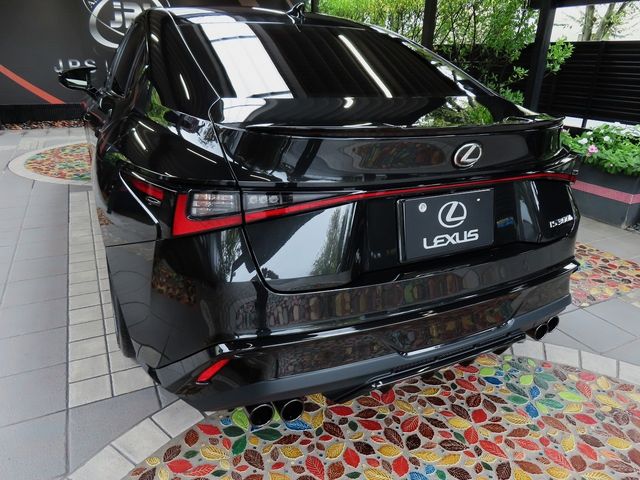 Lexus IS 2023-04 10148-9