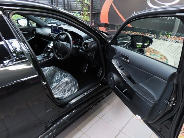 Lexus IS 2023-04 10148-18