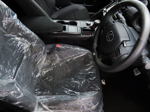 Lexus IS 2023-04 10148-21