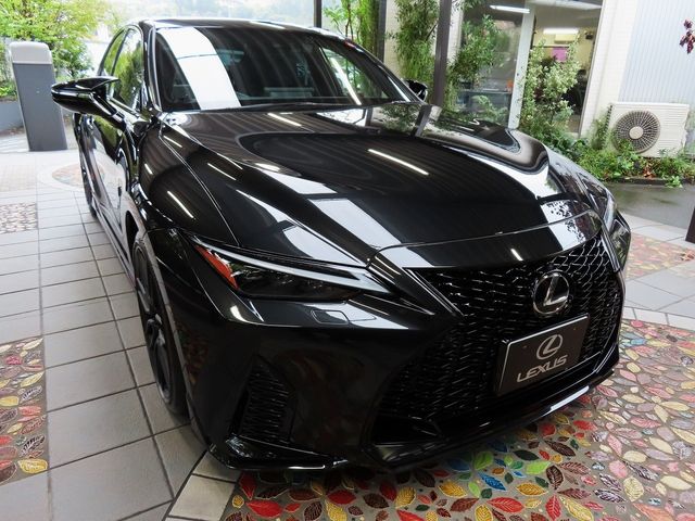 Lexus IS 2023-04 10148-6