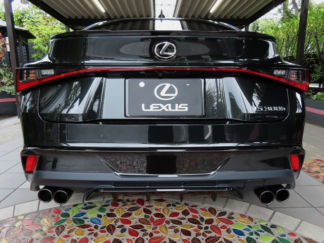 Lexus IS 2023-04 10148-4