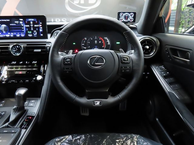 Lexus IS 2023-04 10148-22