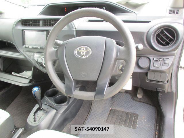 Toyota AQUA 2019-02 327771-1