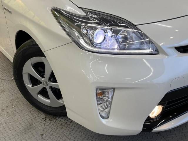 Toyota PRIUS 2015-01 183519-12