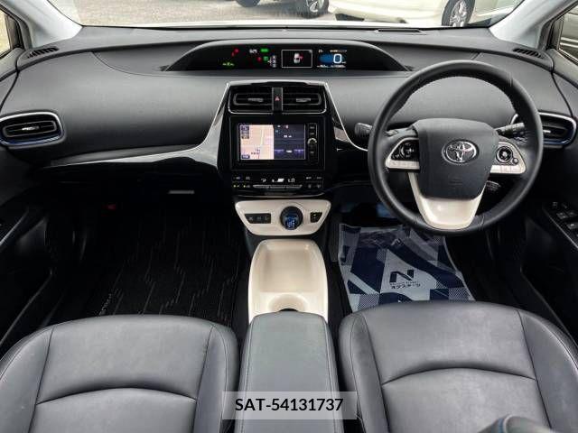 Toyota PRIUS 2017-08 322378-1