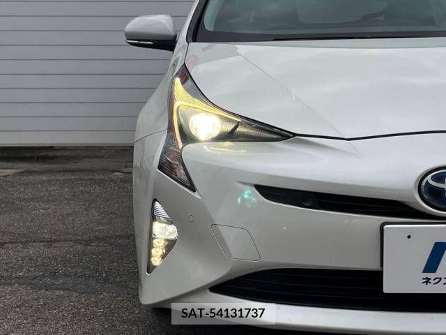 Toyota PRIUS 2017-08 322378-11