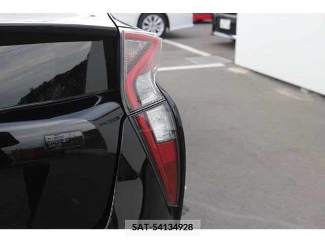 Toyota PRIUS 2017-04 205347-10