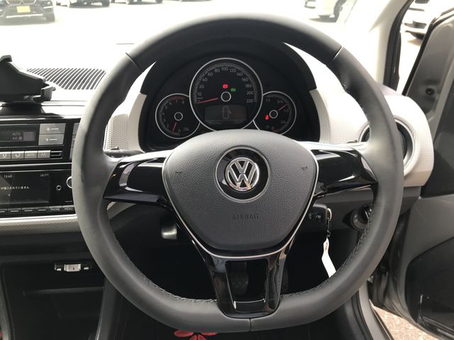 VolksWagen UP! 2018-08 13402-16