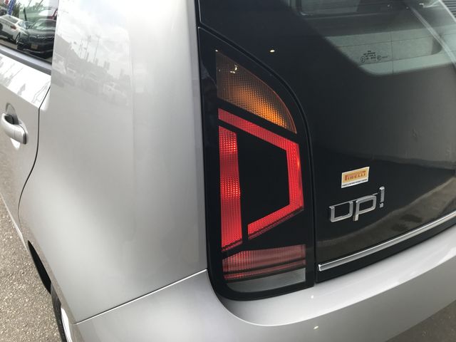 VolksWagen UP! 2018-08 13402-28