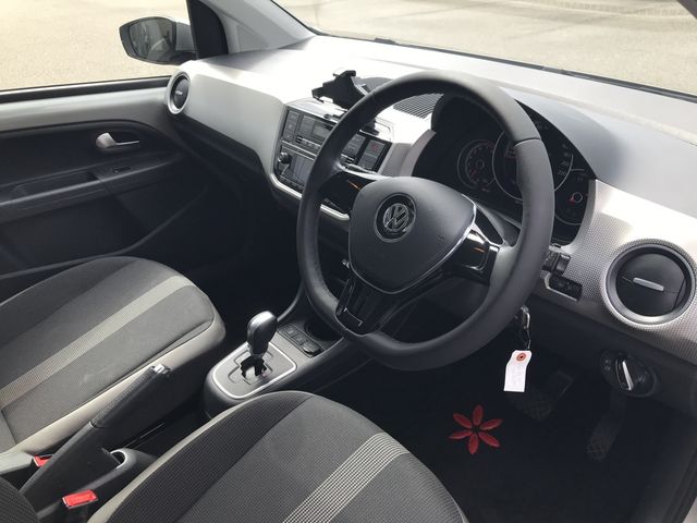 VolksWagen UP! 2018-08 13402-15