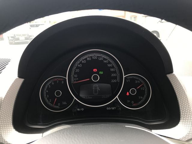 VolksWagen UP! 2018-08 13402-17