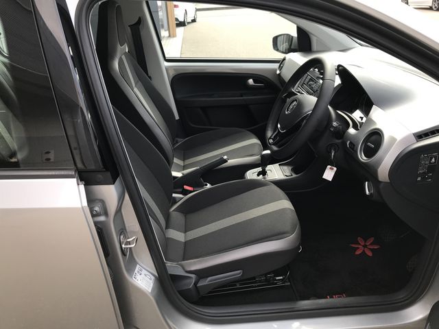 VolksWagen UP! 2018-08 13402-10