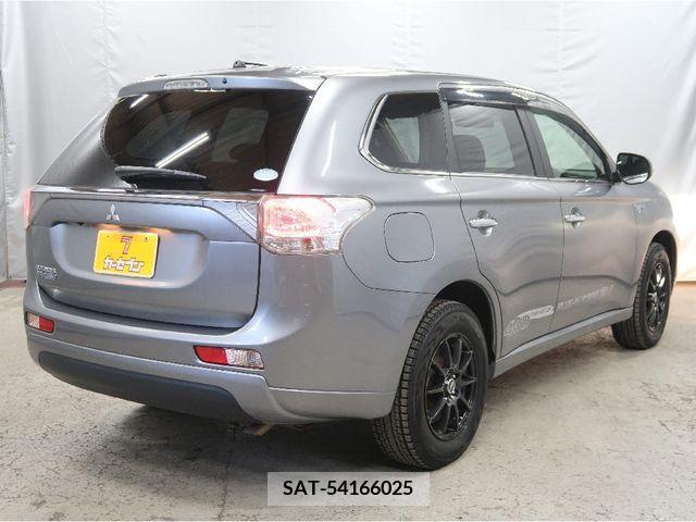 Mitsubishi OUTLANDER PHEV 2013-03 281175-1