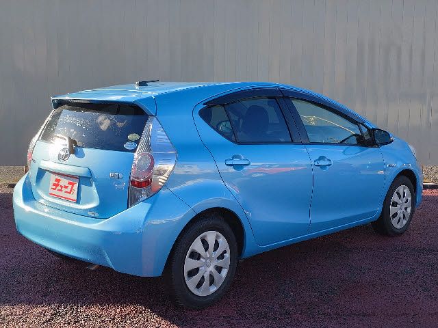 Toyota AQUA 2014-03 196249-2