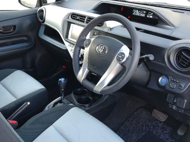 Toyota AQUA 2014-03 196249-23