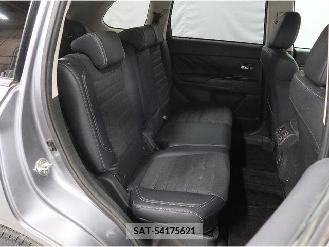 Mitsubishi OUTLANDER PHEV 2019-08 281126-4