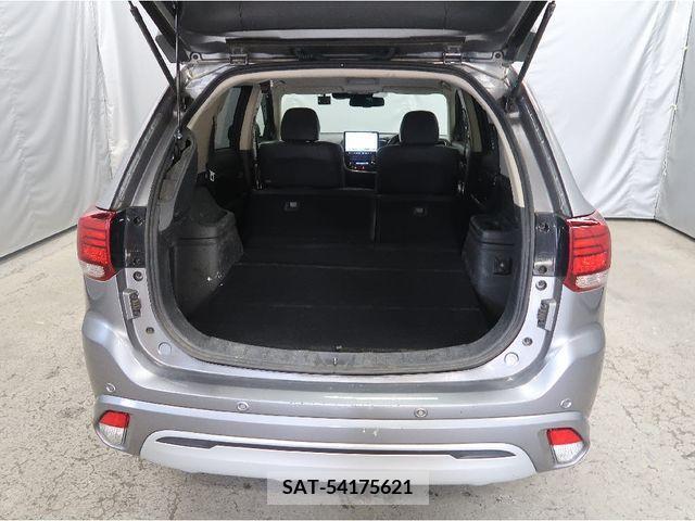Mitsubishi OUTLANDER PHEV 2019-08 281126-6