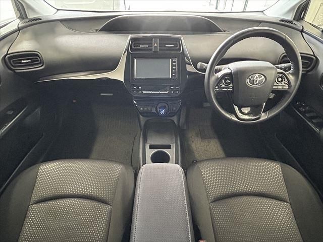Toyota PRIUS 2019-08 9074-16