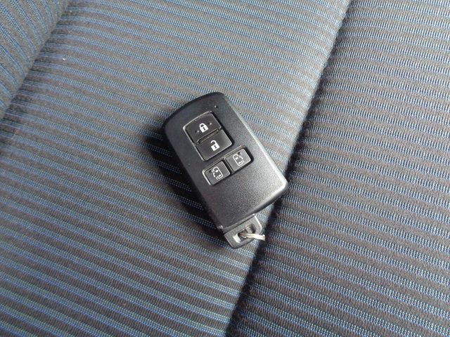 Toyota NOAH HYBRID 2016-08 27300-26