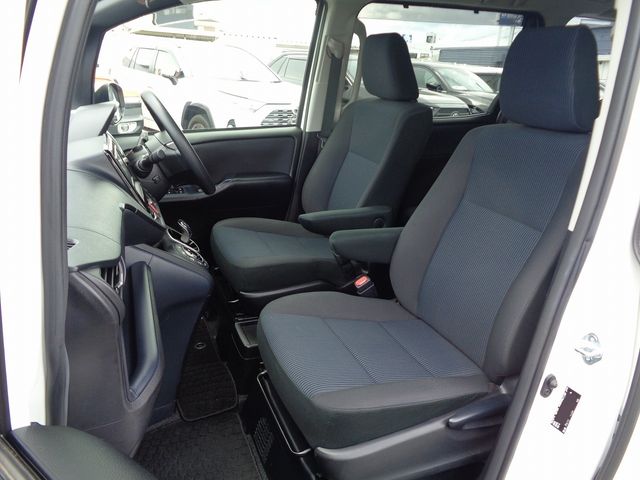 Toyota NOAH HYBRID 2016-08 27300-4