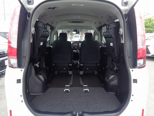 Toyota NOAH HYBRID 2016-08 27300-8