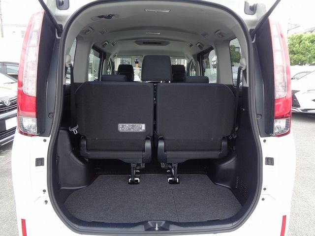 Toyota NOAH HYBRID 2016-08 27300-7