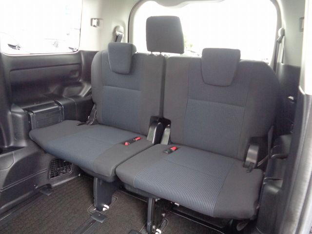 Toyota NOAH HYBRID 2016-08 27300-6