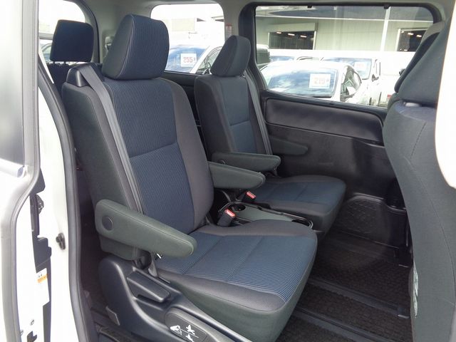 Toyota NOAH HYBRID 2016-08 27300-5