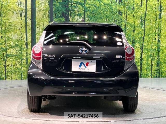 Toyota AQUA 2012-06 336148-13