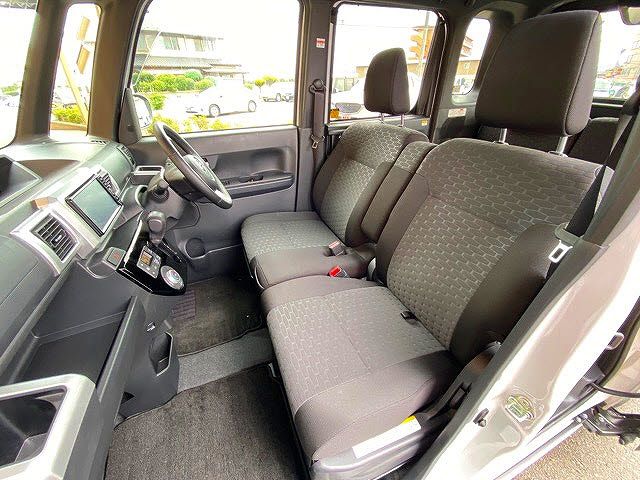 Toyota Pixis Mega 2022-03 15773-12