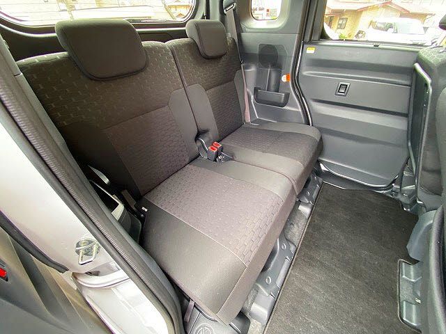 Toyota Pixis Mega 2022-03 15773-3