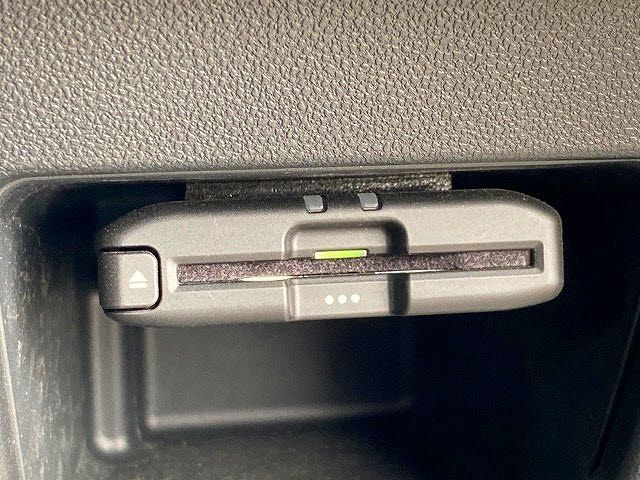 Toyota Pixis Mega 2022-03 15773-10