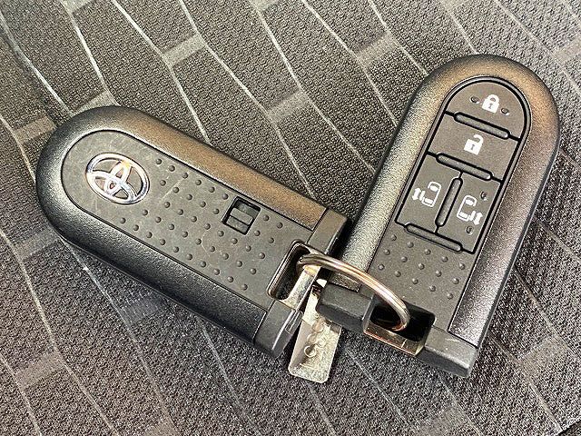 Toyota Pixis Mega 2022-03 15773-23
