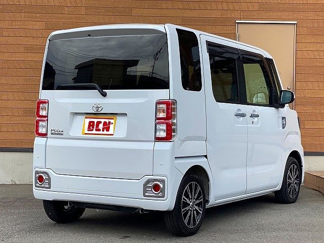 Toyota Pixis Mega 2022-03 15773-2