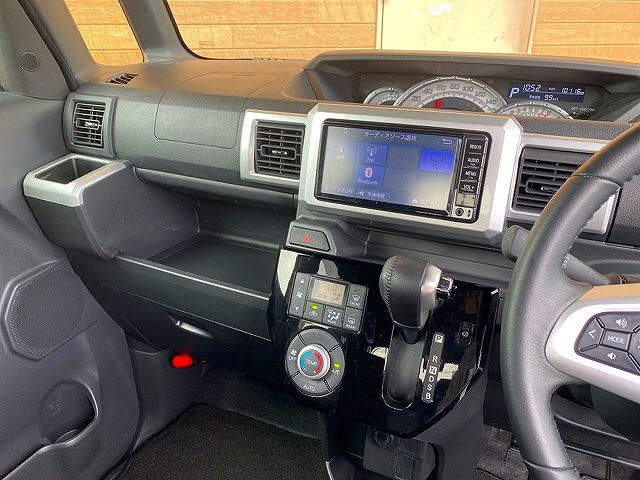 Toyota Pixis Mega 2022-03 15773-21