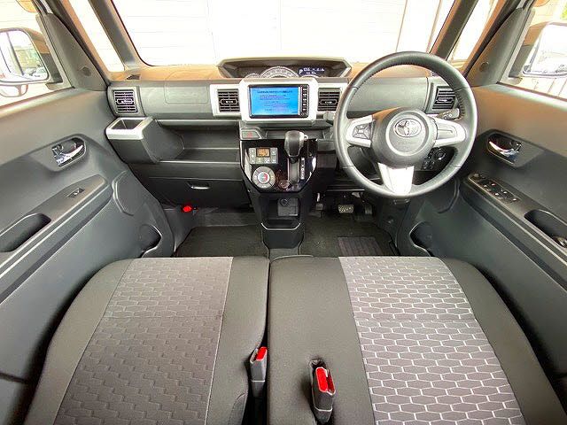 Toyota Pixis Mega 2022-03 15773-1