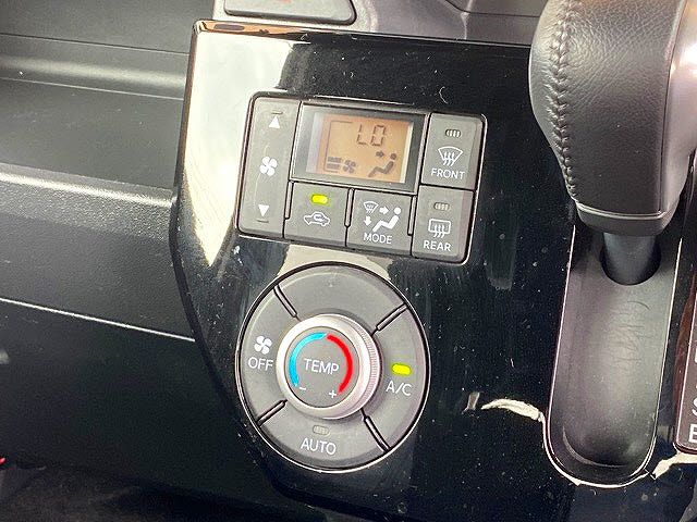 Toyota Pixis Mega 2022-03 15773-14