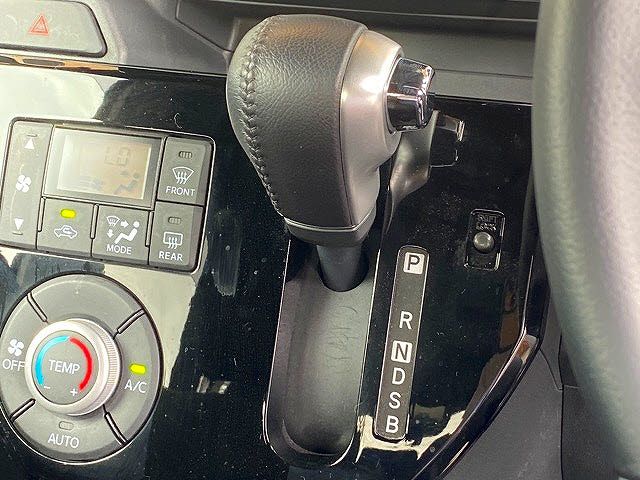 Toyota Pixis Mega 2022-03 15773-19