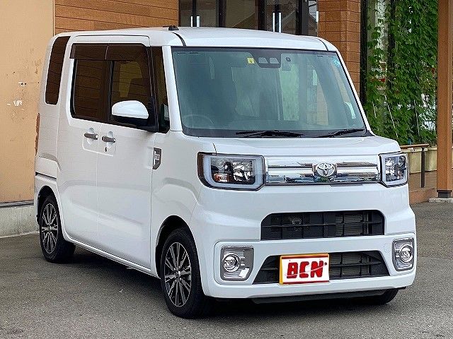 Toyota Pixis Mega 2022-03 15773-6