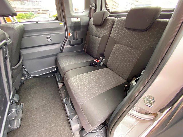 Toyota Pixis Mega 2022-03 15773-18