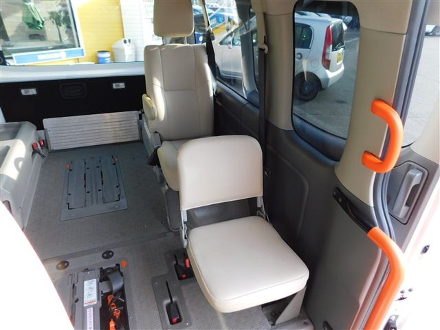 Nissan NV350 Caravan 2018-05 183854-28