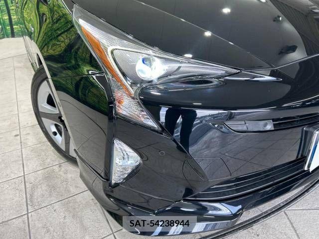 Toyota PRIUS 2017-03 322404-12